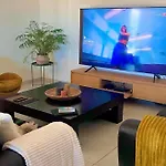 La Maison Des * קאלבי