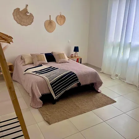 La Maison Des *
